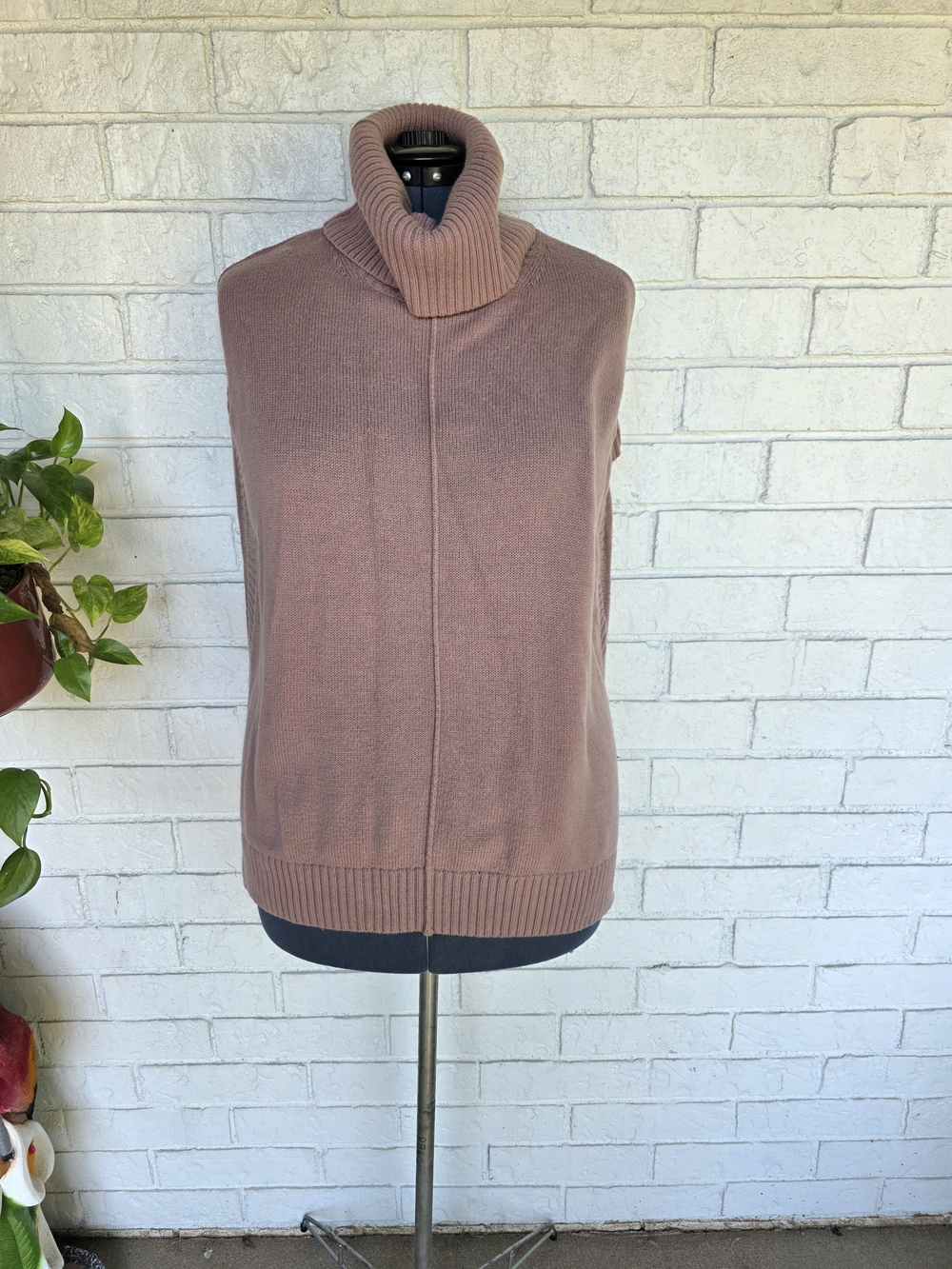 BCBGMaxAzria Mauve Sleeveless Turtleneck Sweater